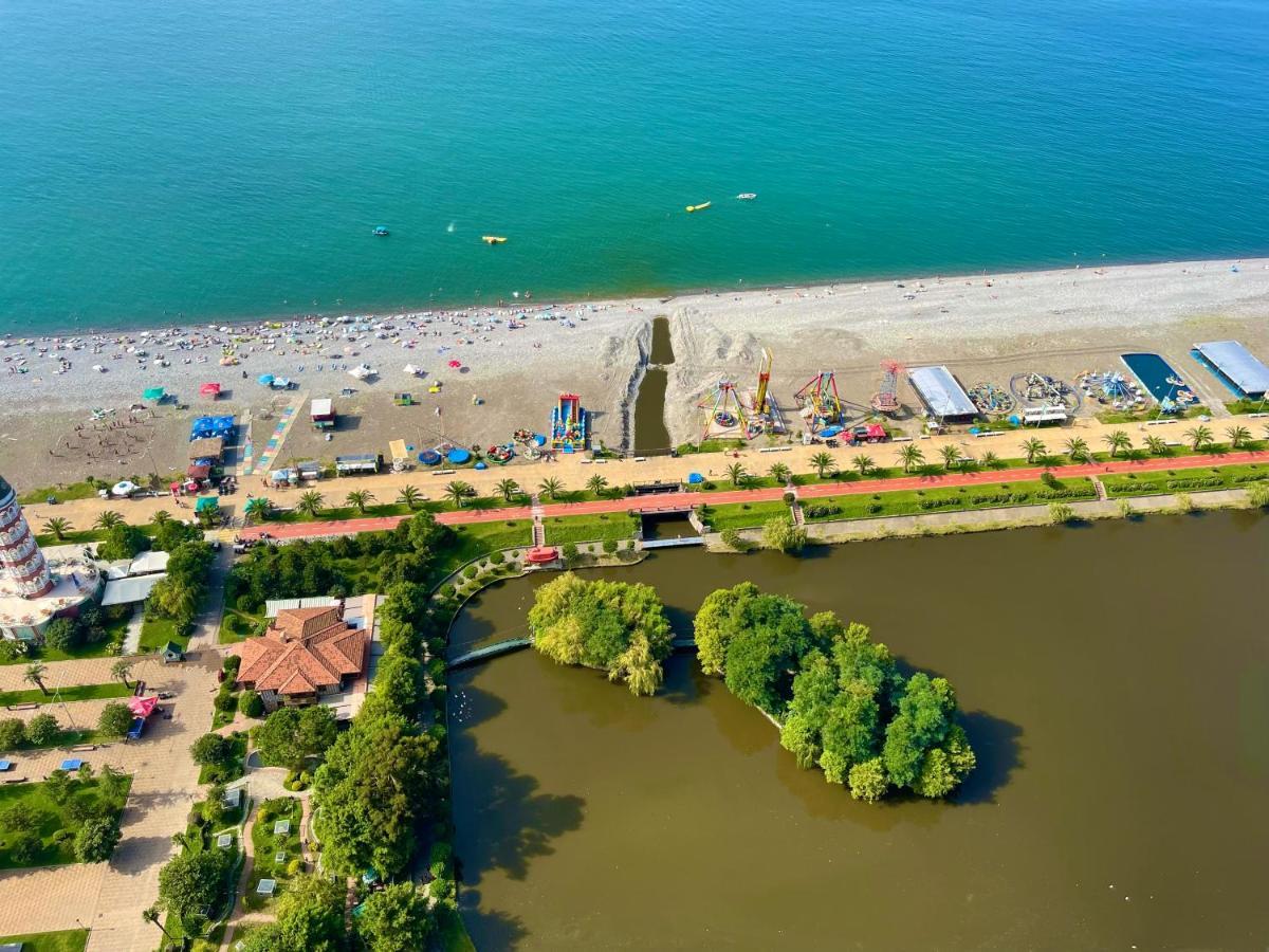Aparthotel Hellobatumi Exterior foto
